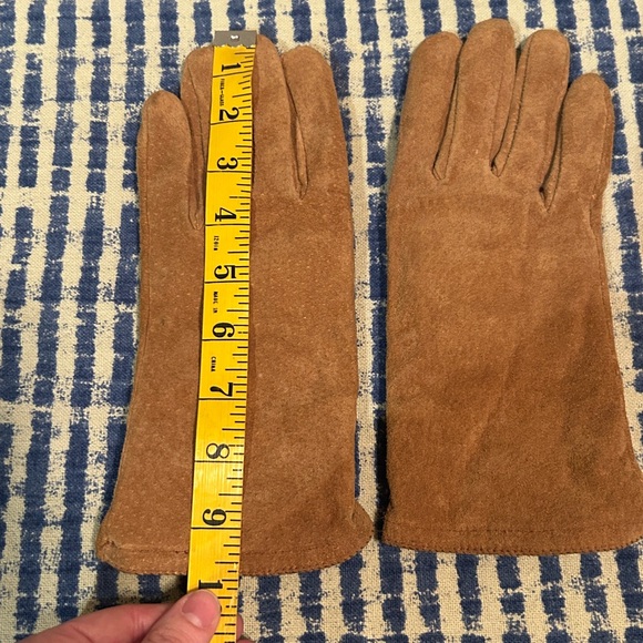 Vintage Brown Suede Isotoner Gloves - Picture 9 of 9